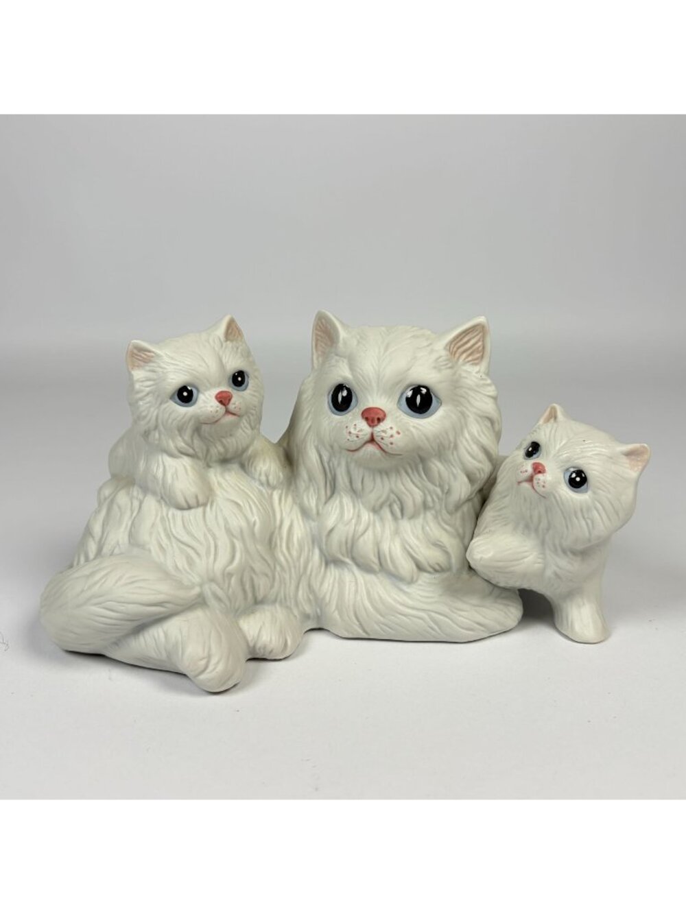 Vintage Homco White Persian Mama Cat with Kittens Figurine #1412 Ceramic